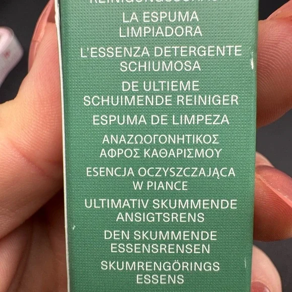 NIB La Mer The Essence Foaming Cleanser- 5mL - Picture 3 of 7